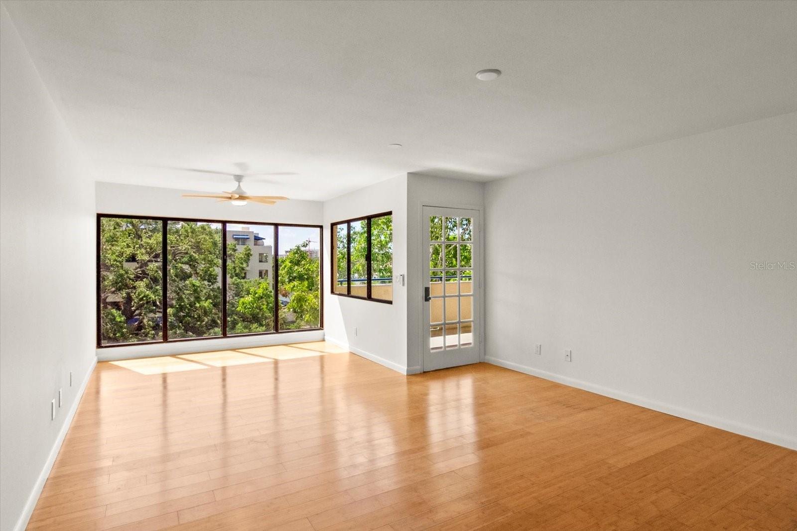 825 S OSPREY AVE #302, SARASOTA, FL, 34236