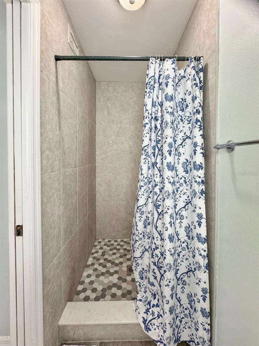 240 PROMENADE DR #104, DUNEDIN, FL, 34698