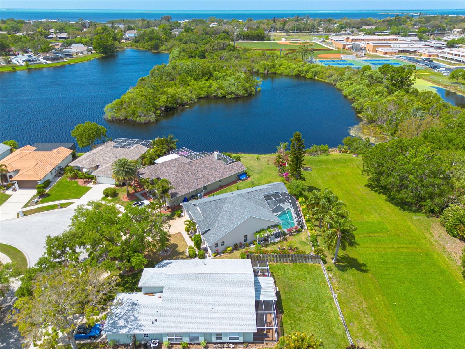 526 VILLAGE DR, TARPON SPRINGS, FL, 34689
