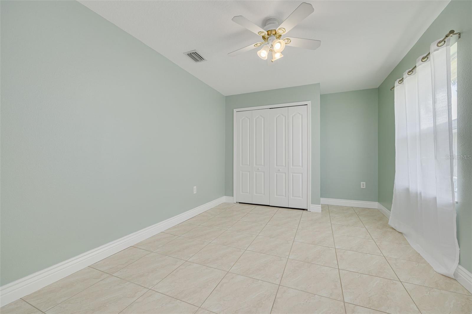 526 VILLAGE DR, TARPON SPRINGS, FL, 34689