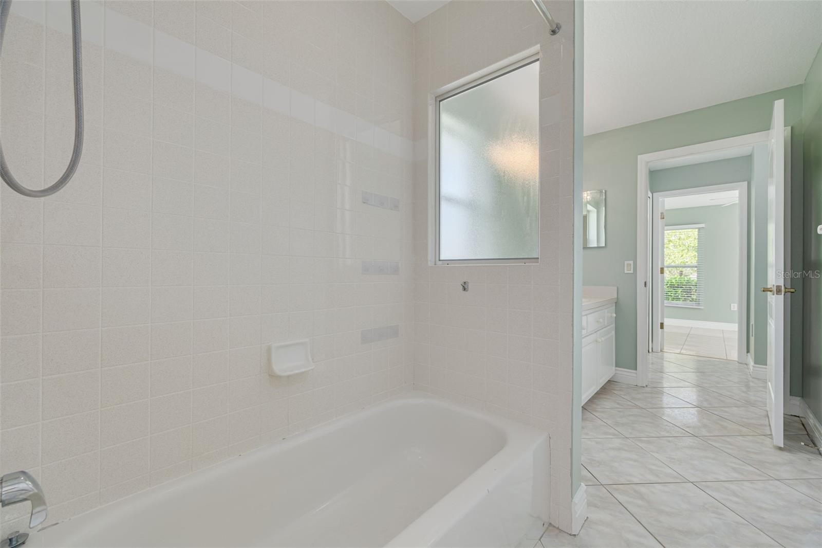 526 VILLAGE DR, TARPON SPRINGS, FL, 34689