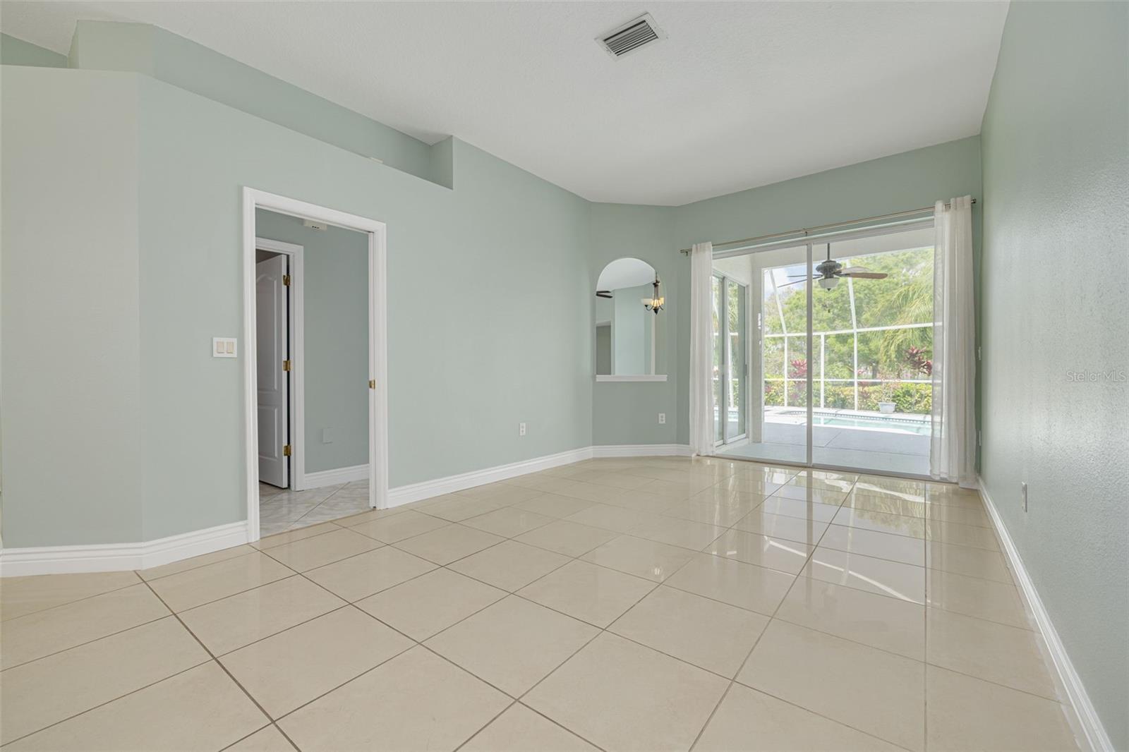 526 VILLAGE DR, TARPON SPRINGS, FL, 34689