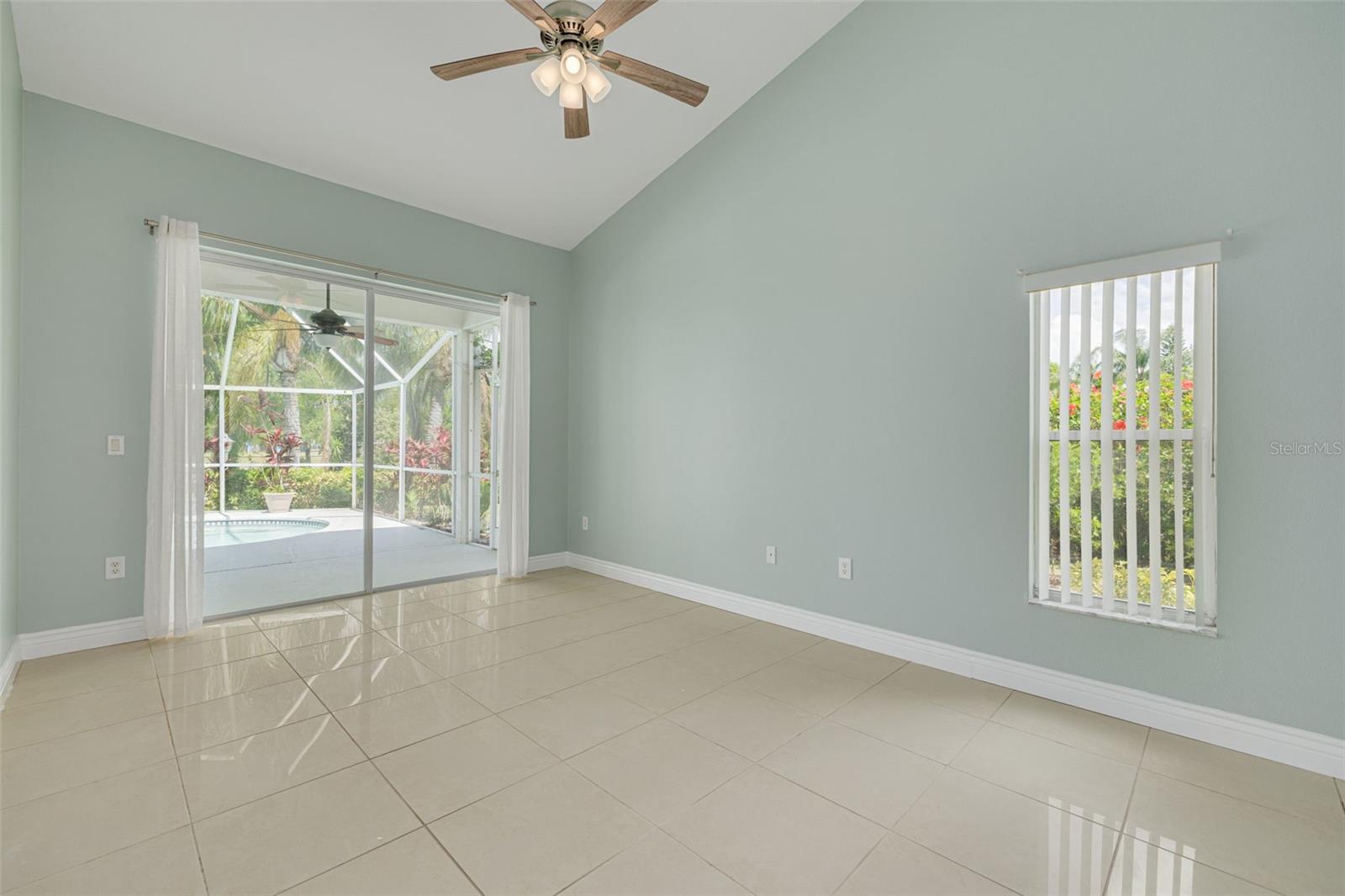526 VILLAGE DR, TARPON SPRINGS, FL, 34689