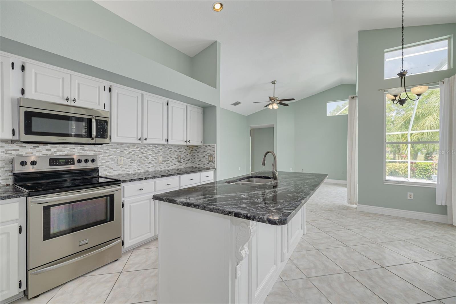 526 VILLAGE DR, TARPON SPRINGS, FL, 34689