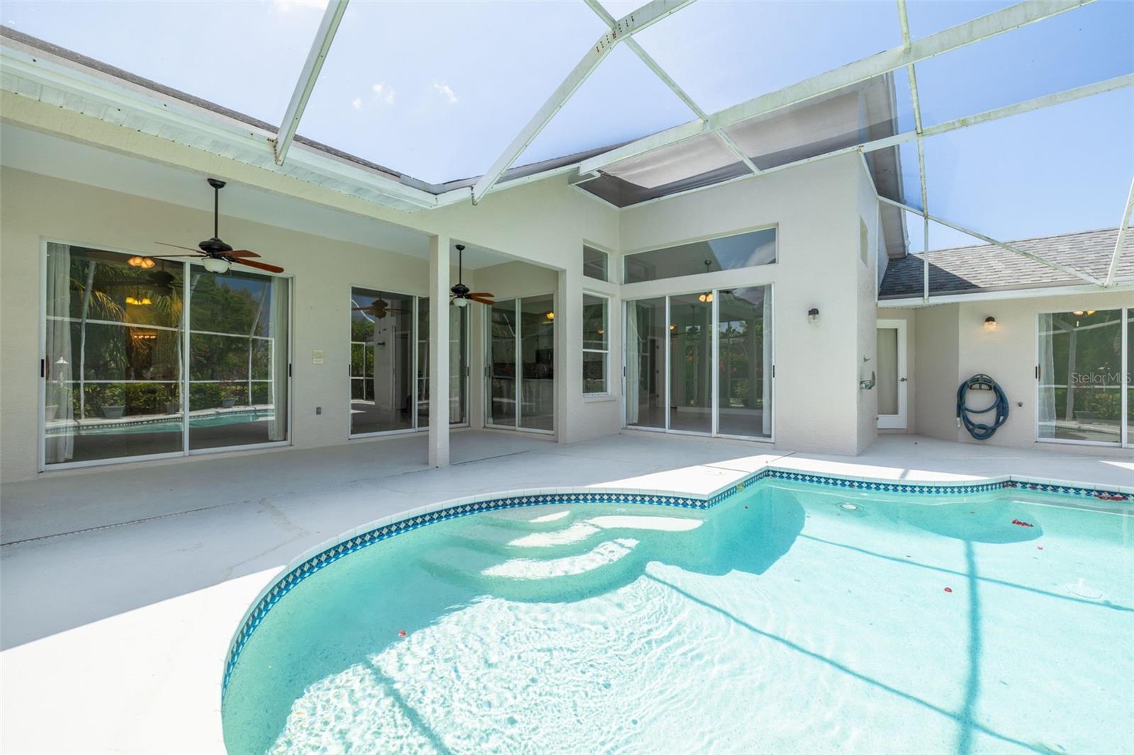 526 VILLAGE DR, TARPON SPRINGS, FL, 34689