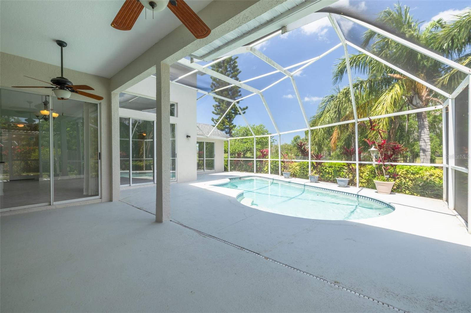 526 VILLAGE DR, TARPON SPRINGS, FL, 34689