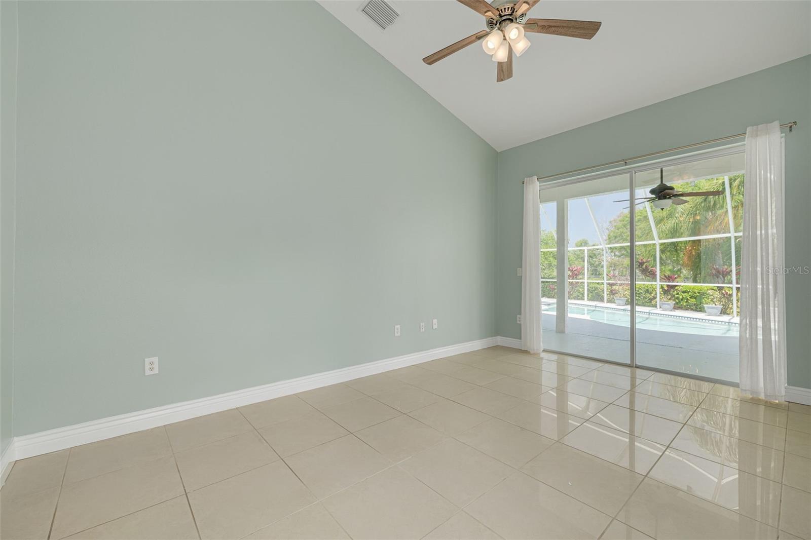 526 VILLAGE DR, TARPON SPRINGS, FL, 34689