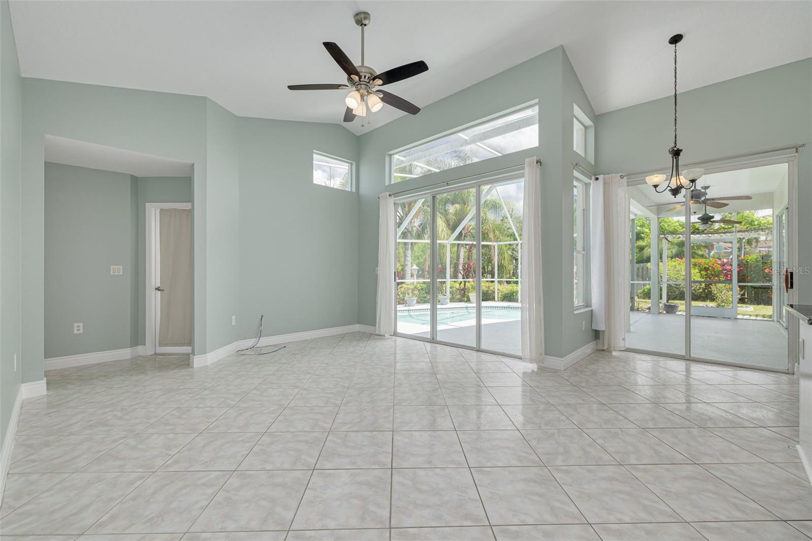 526 VILLAGE DR, TARPON SPRINGS, FL, 34689