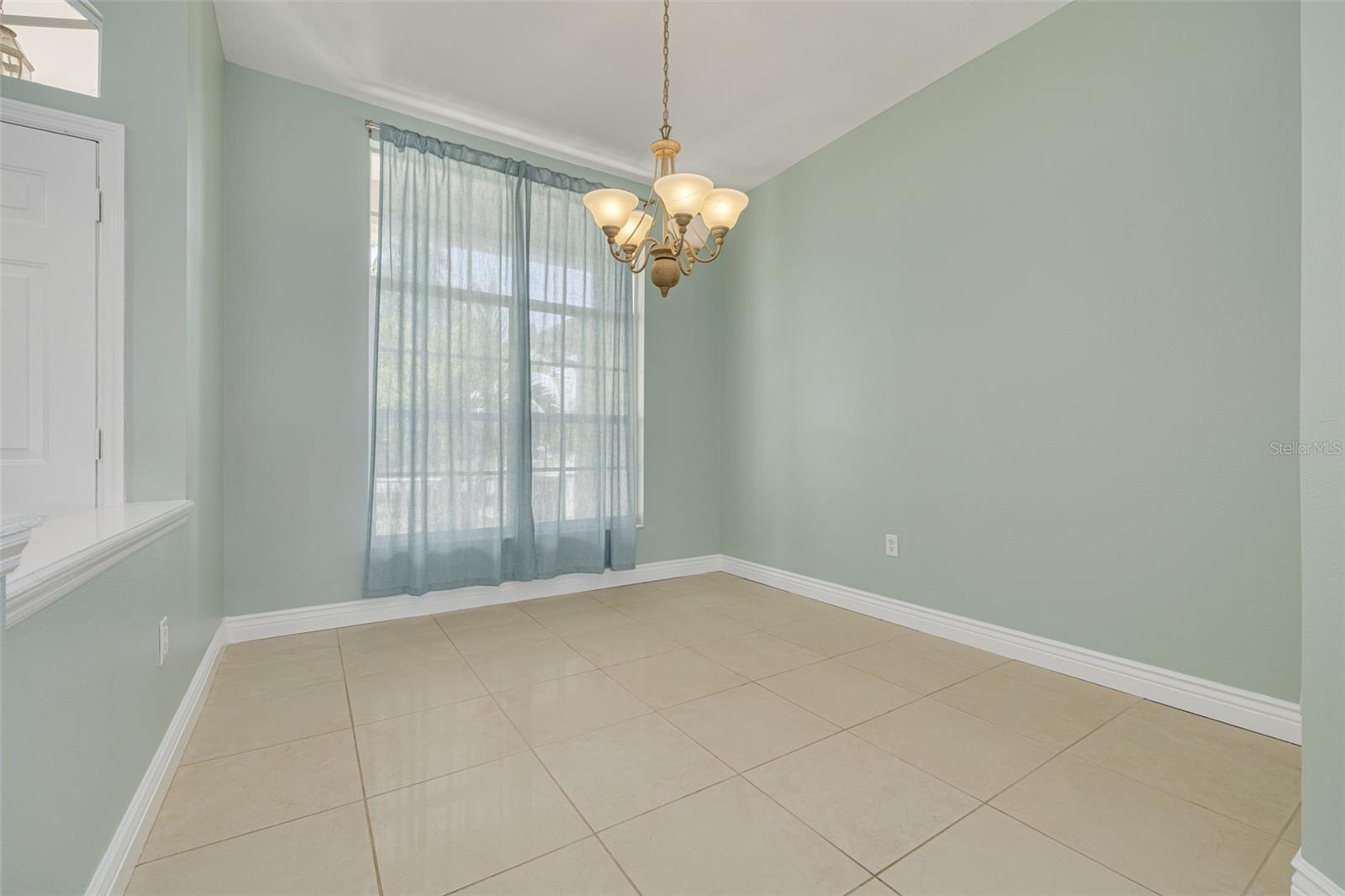 526 VILLAGE DR, TARPON SPRINGS, FL, 34689