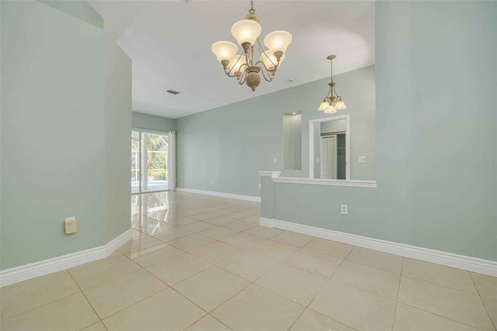 526 VILLAGE DR, TARPON SPRINGS, FL, 34689