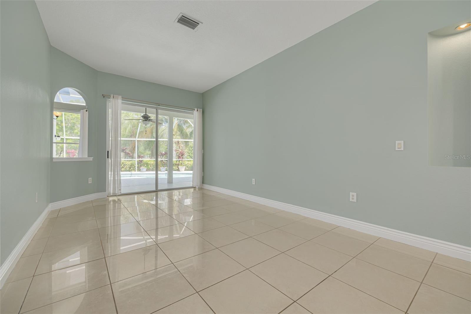 526 VILLAGE DR, TARPON SPRINGS, FL, 34689