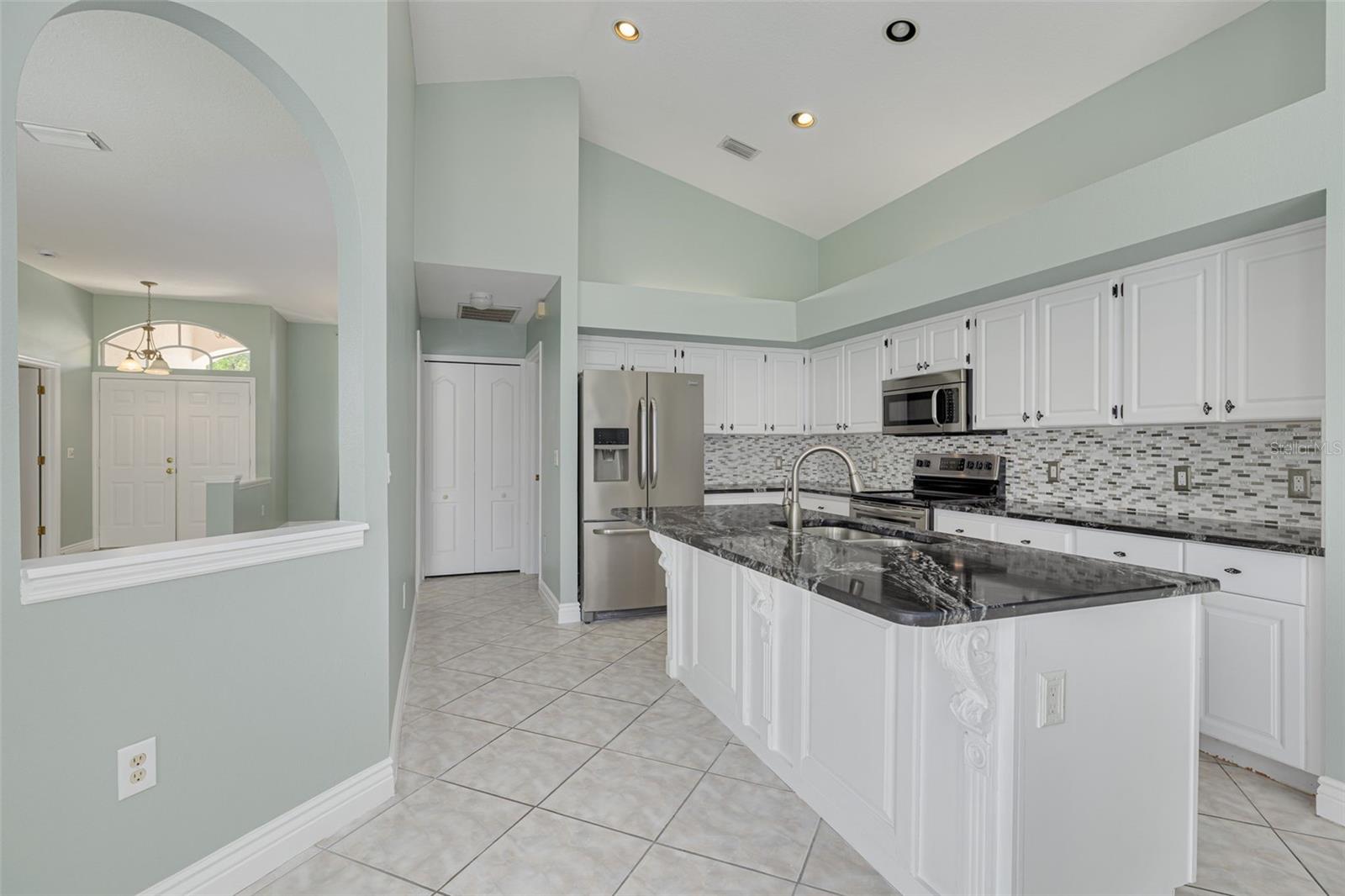 526 VILLAGE DR, TARPON SPRINGS, FL, 34689