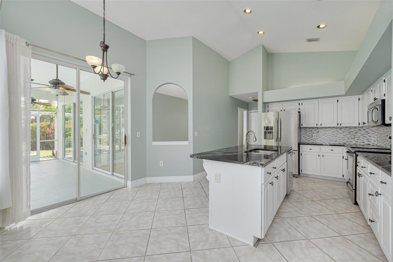 526 VILLAGE DR, TARPON SPRINGS, FL, 34689
