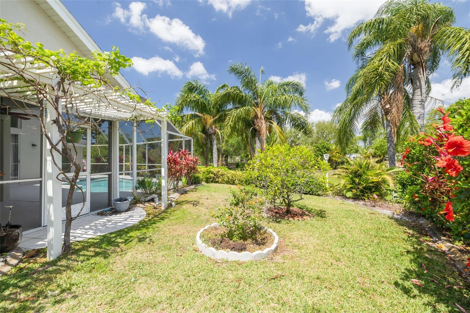526 VILLAGE DR, TARPON SPRINGS, FL, 34689