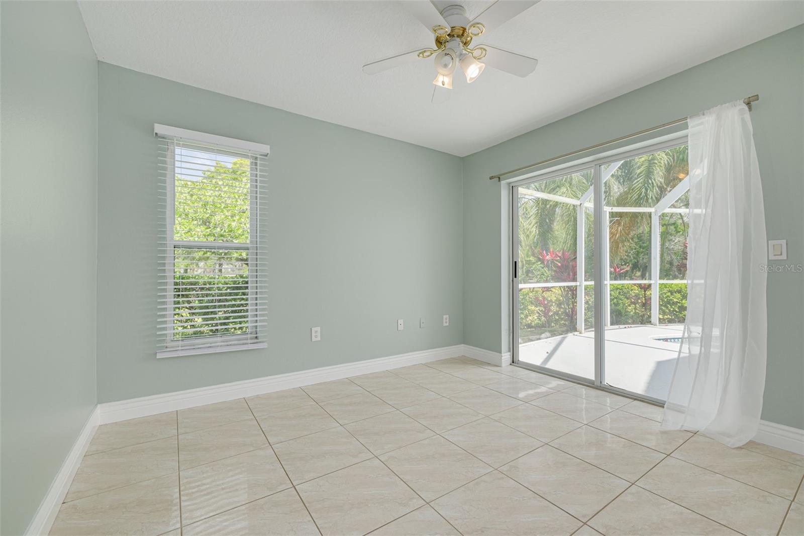 526 VILLAGE DR, TARPON SPRINGS, FL, 34689