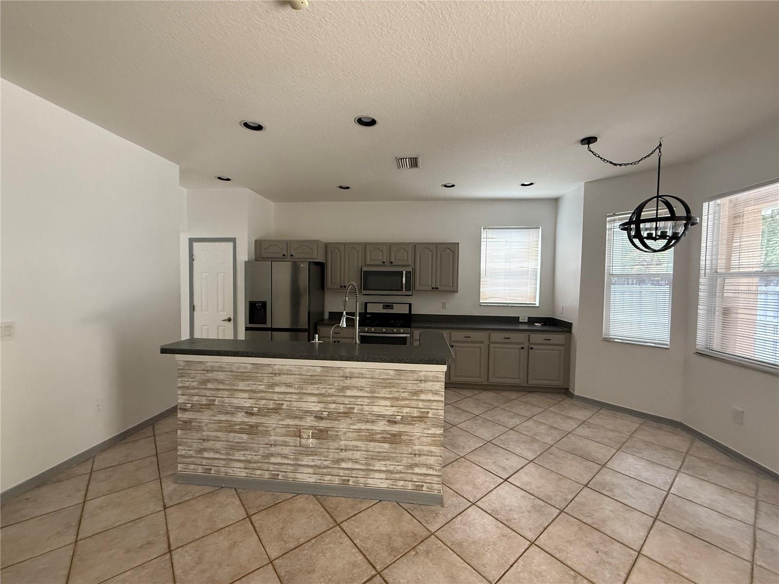 10818 NEWBRIDGE DR, RIVERVIEW, FL, 33579