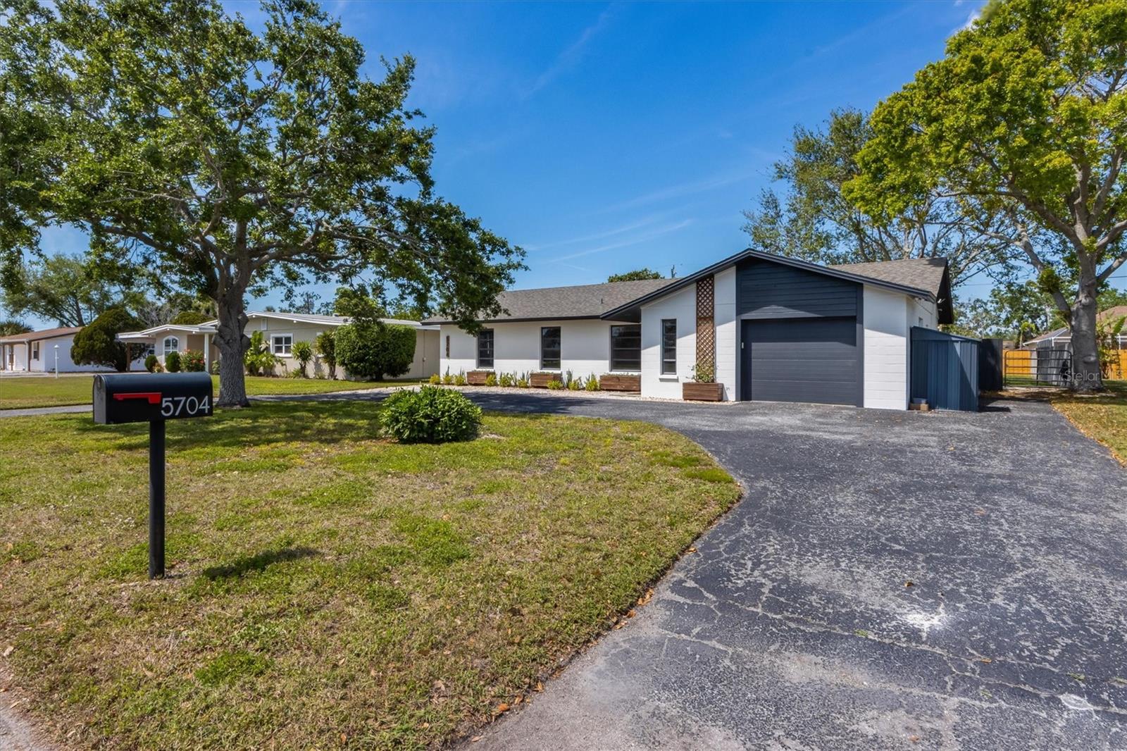 5704 2ND AVENUE DR NW, BRADENTON, FL, 34209
