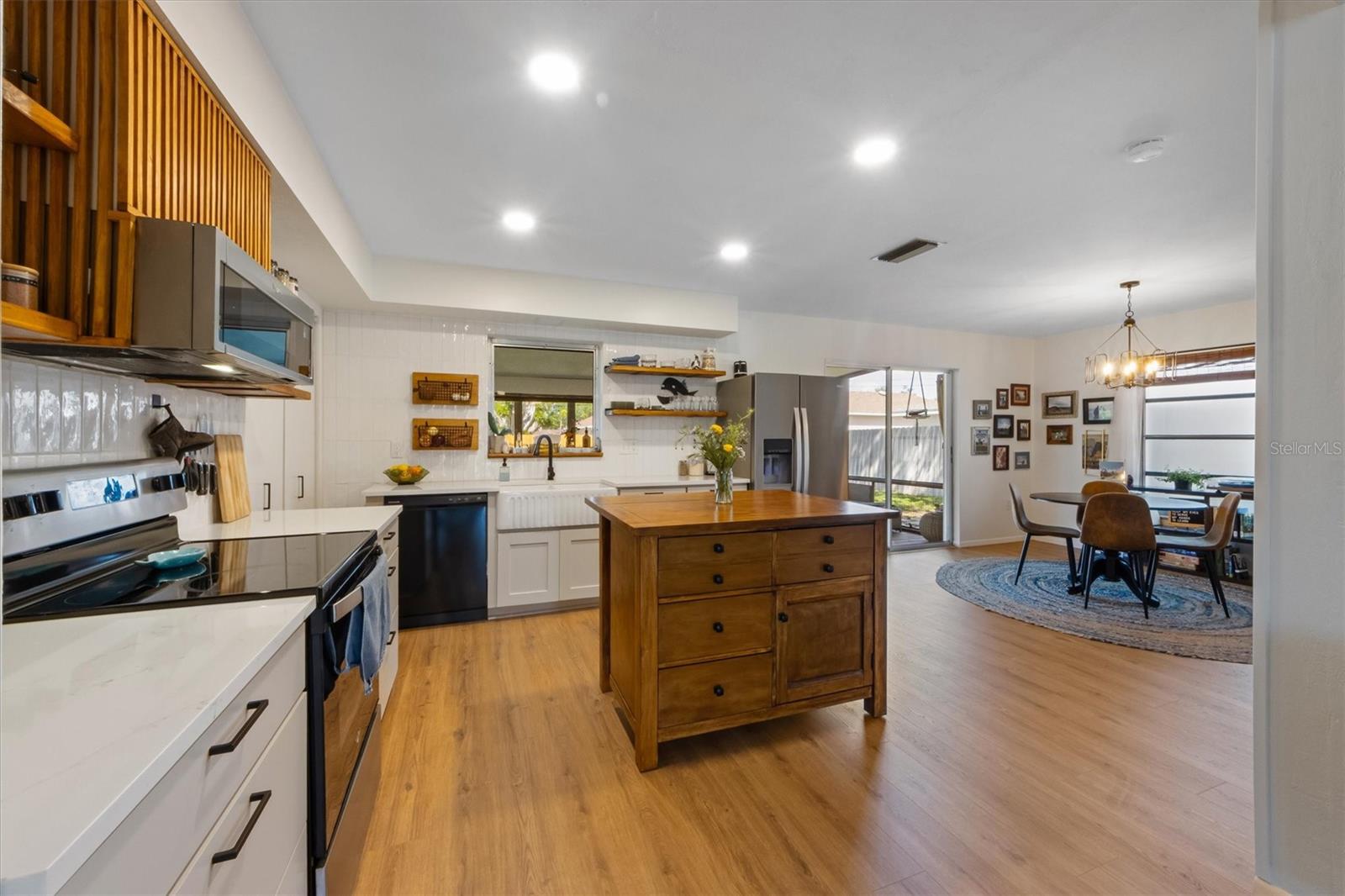 5704 2ND AVENUE DR NW, BRADENTON, FL, 34209