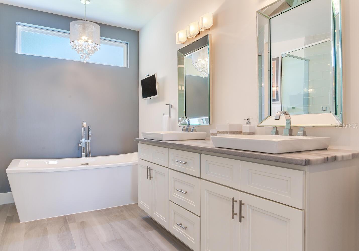 16496 REDINGTON DR, REDINGTON BEACH, FL, 33708