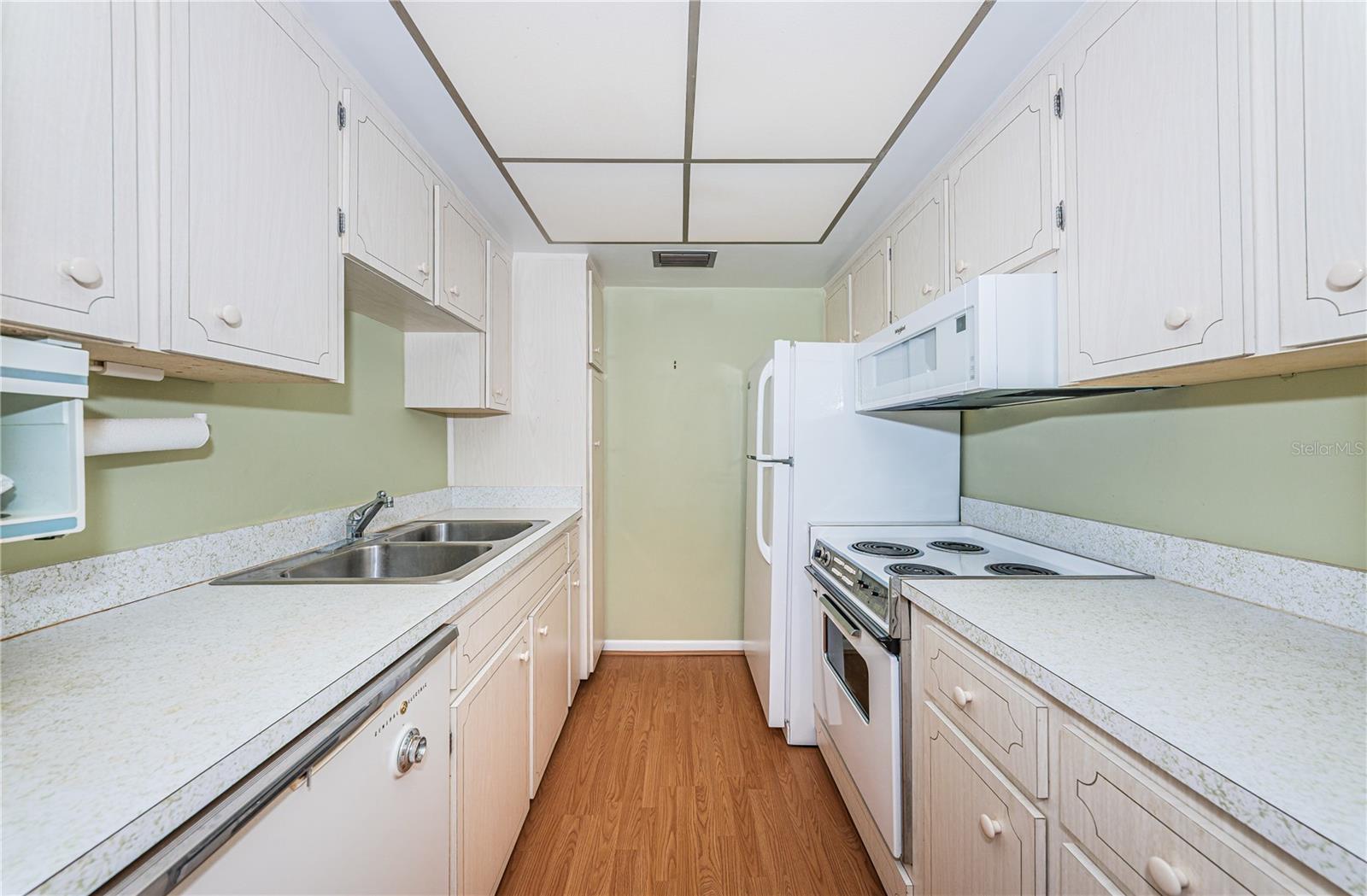 650 PINELLAS POINT DR S #216, ST PETERSBURG, FL, 33705