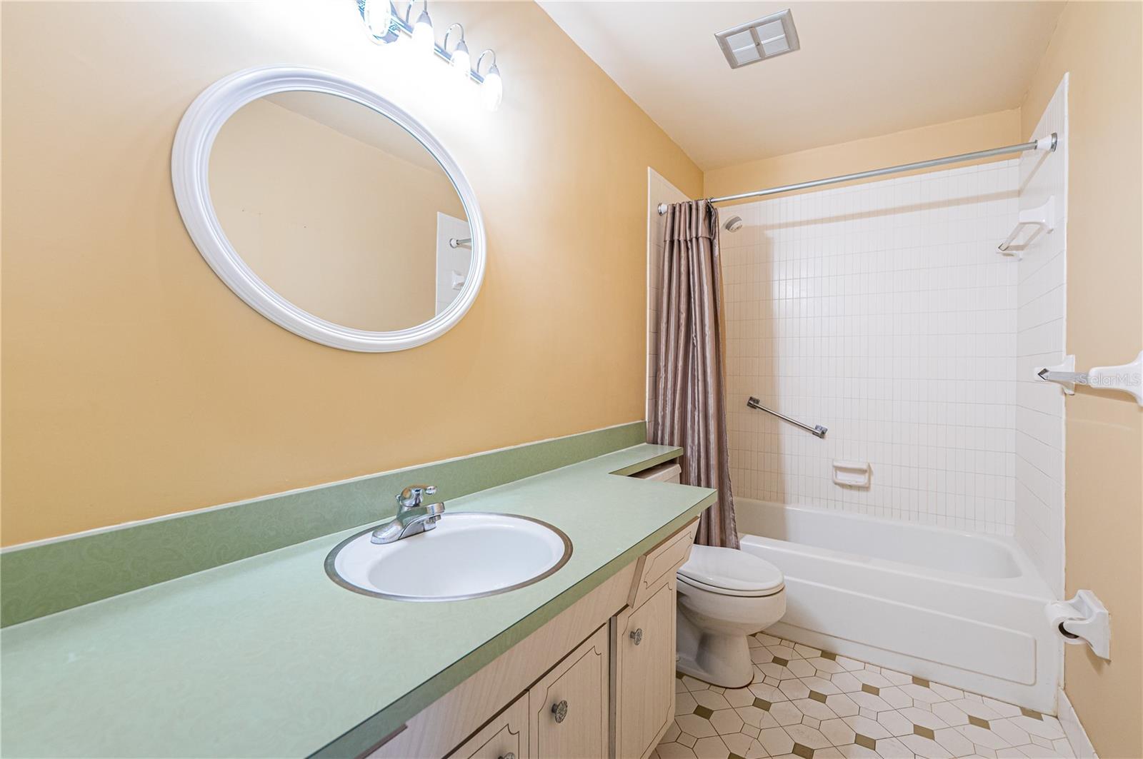 650 PINELLAS POINT DR S #216, ST PETERSBURG, FL, 33705