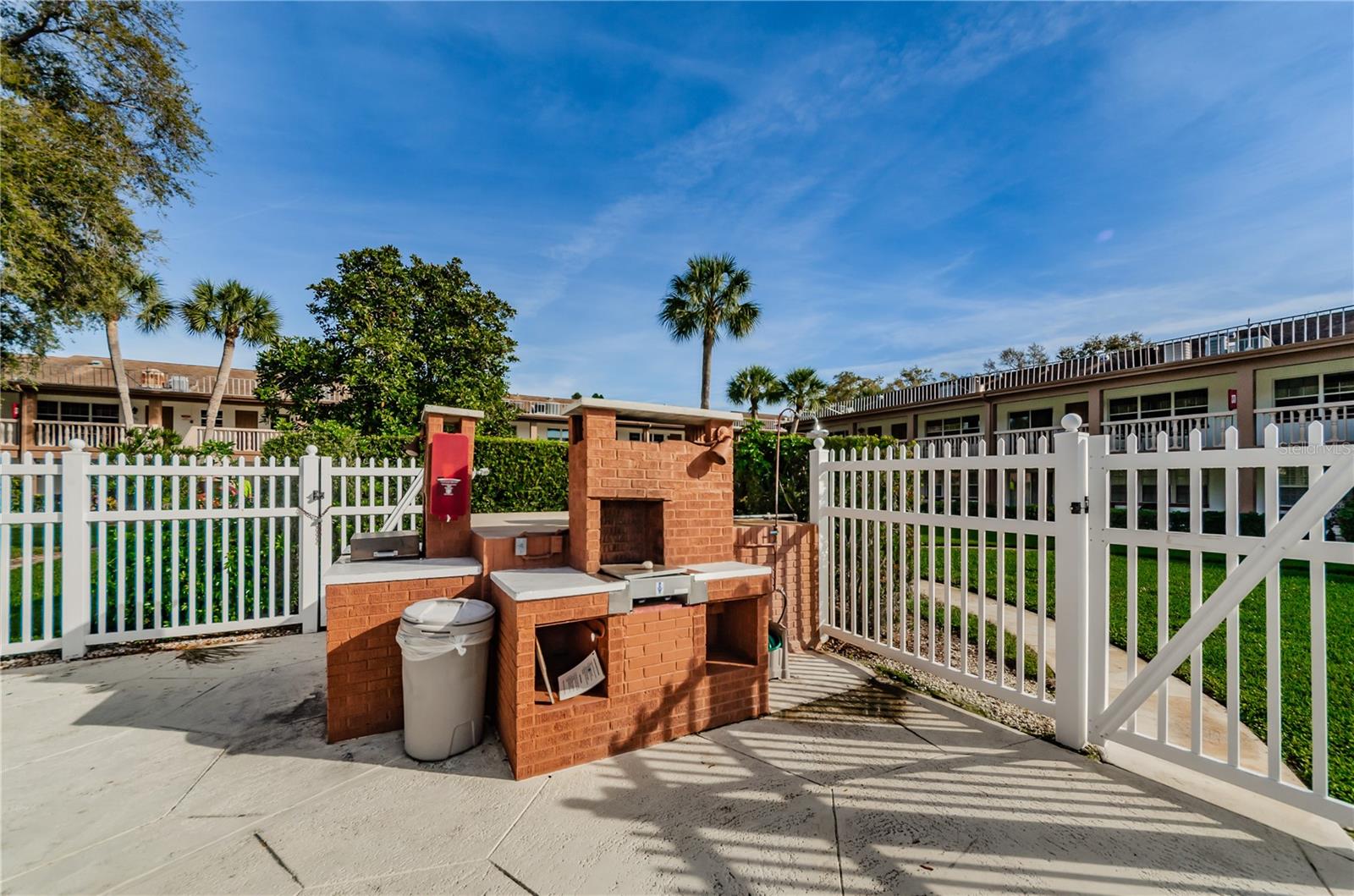 650 PINELLAS POINT DR S #216, ST PETERSBURG, FL, 33705