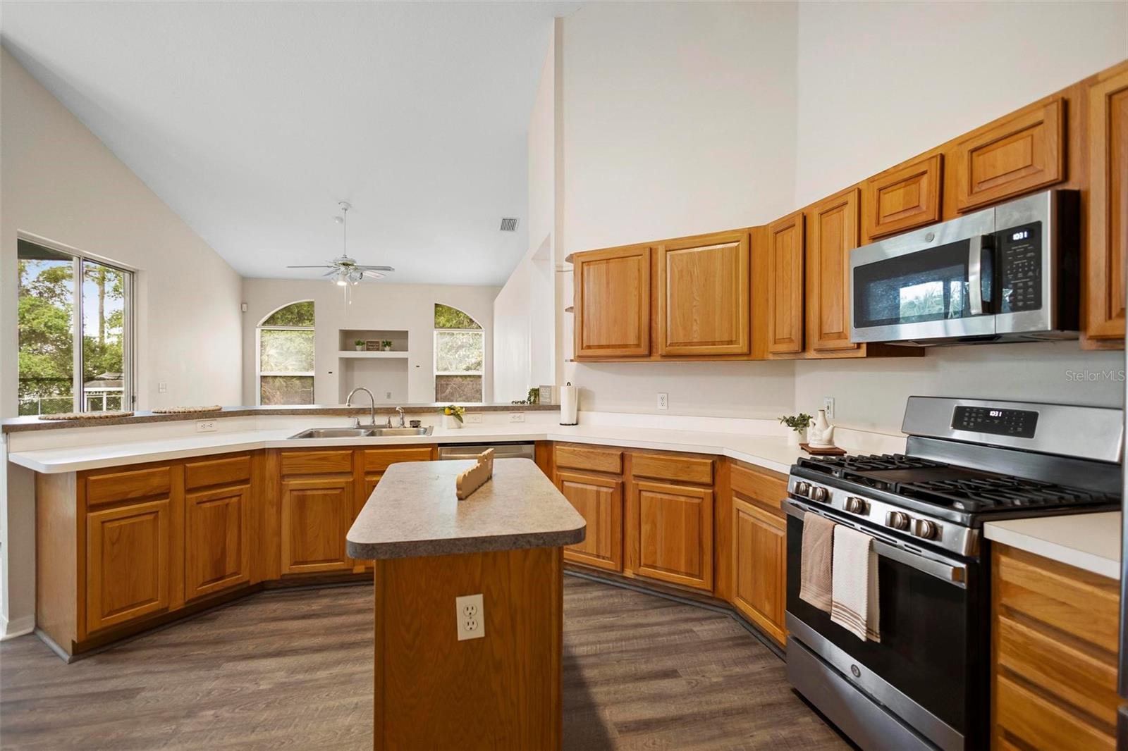 2395 OLD REYNOLDS RD, DE LEON SPRINGS, FL, 32130
