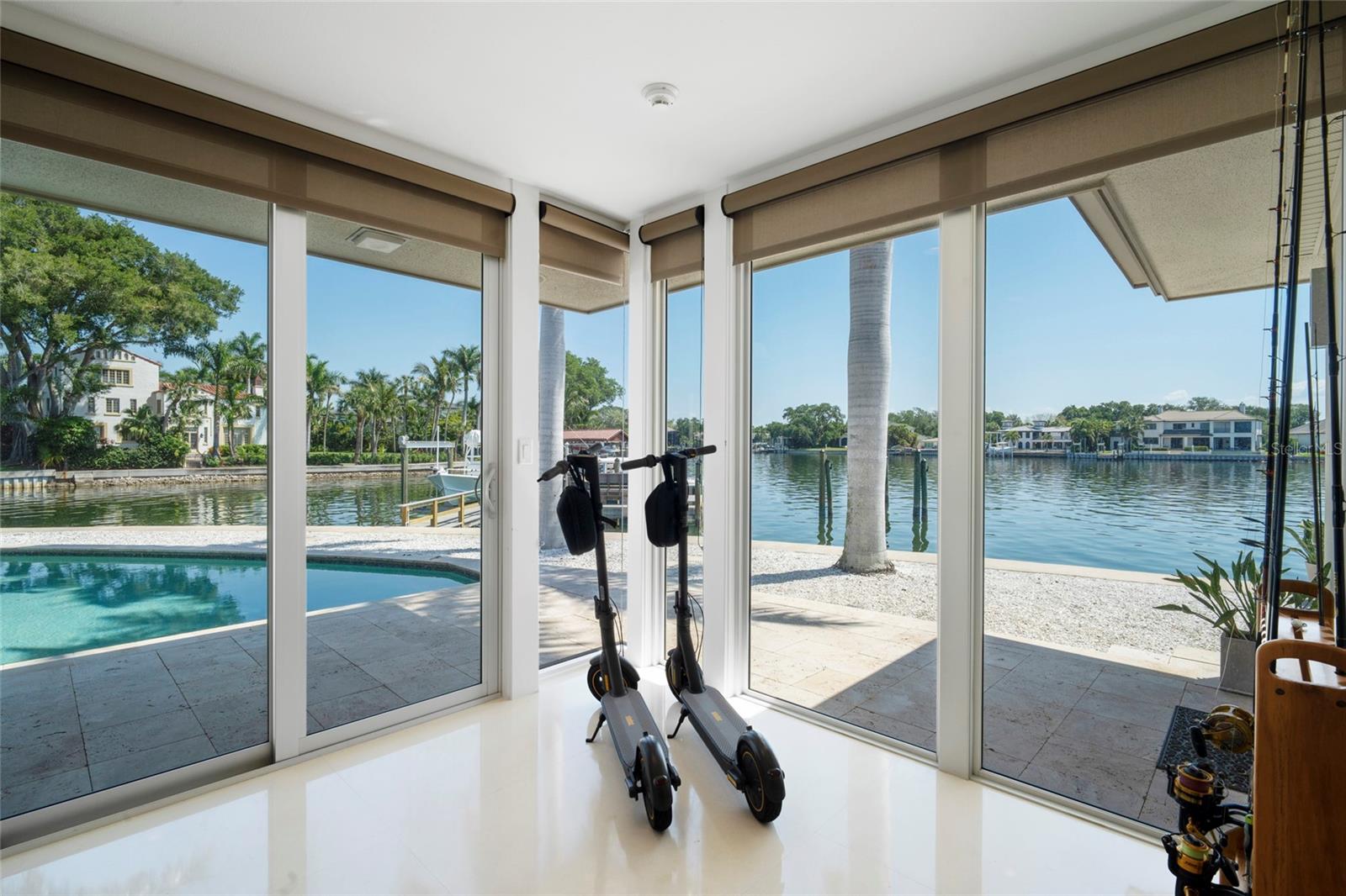 10 BRIGHTWATERS CIR NE, ST PETERSBURG, FL, 33704
