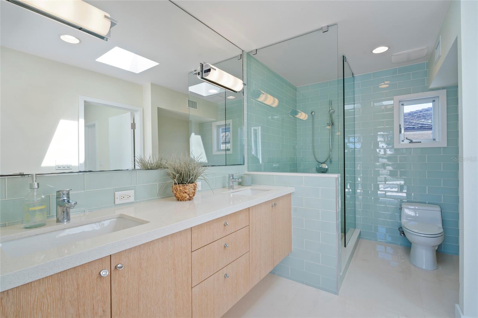 10 BRIGHTWATERS CIR NE, ST PETERSBURG, FL, 33704