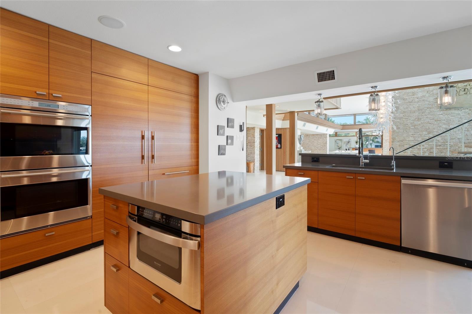 10 BRIGHTWATERS CIR NE, ST PETERSBURG, FL, 33704