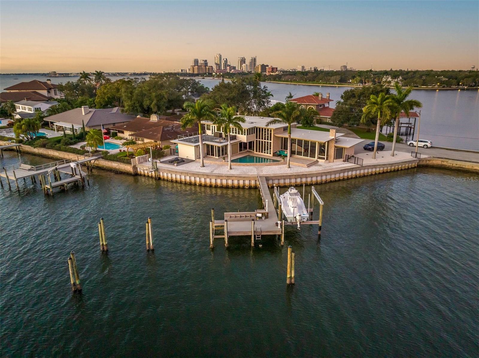 10 BRIGHTWATERS CIR NE, ST PETERSBURG, FL, 33704
