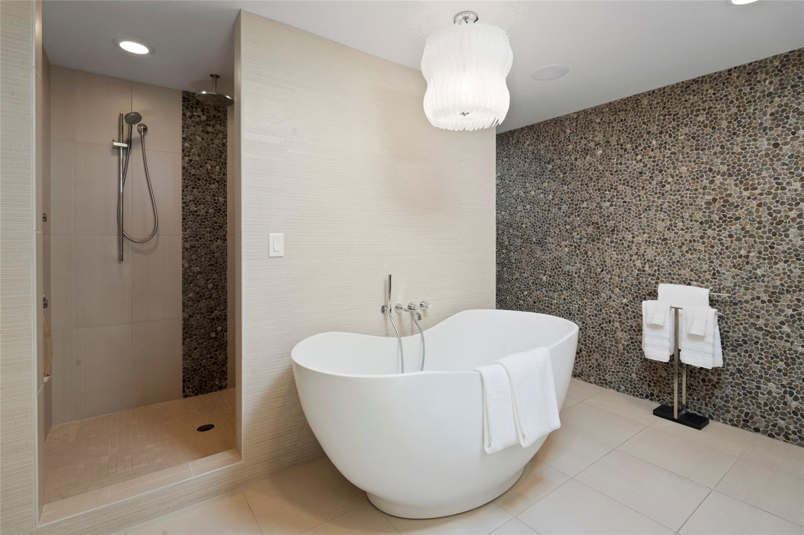 10 BRIGHTWATERS CIR NE, ST PETERSBURG, FL, 33704