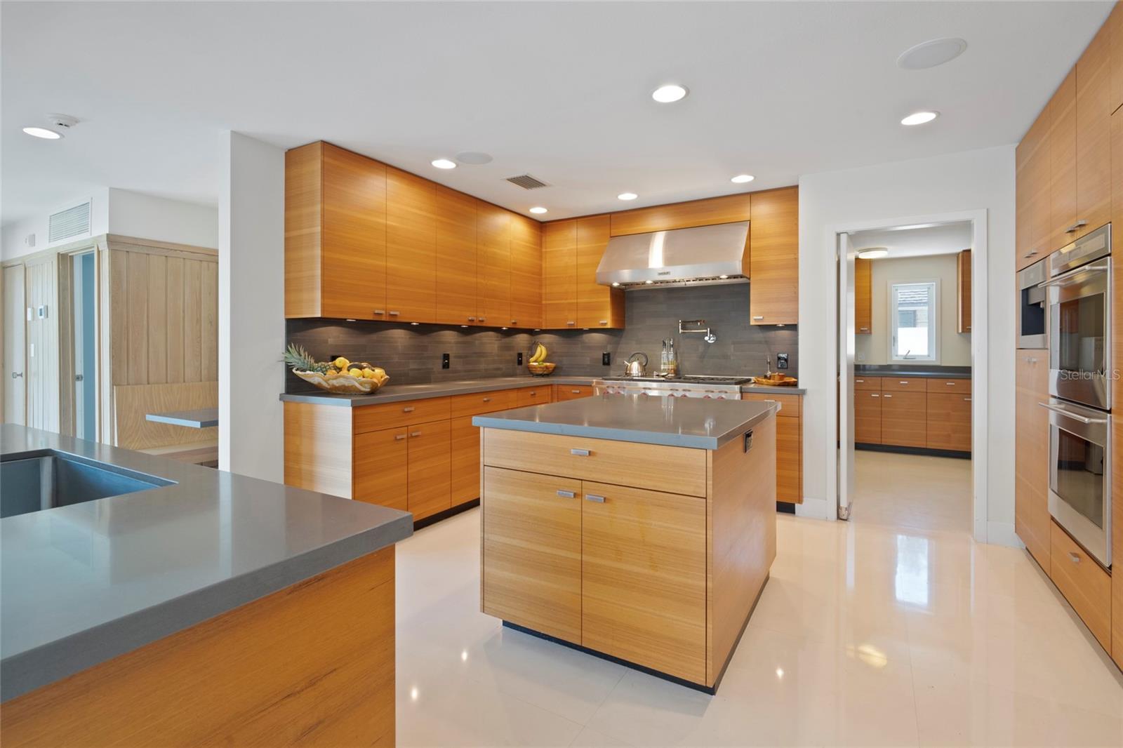 10 BRIGHTWATERS CIR NE, ST PETERSBURG, FL, 33704