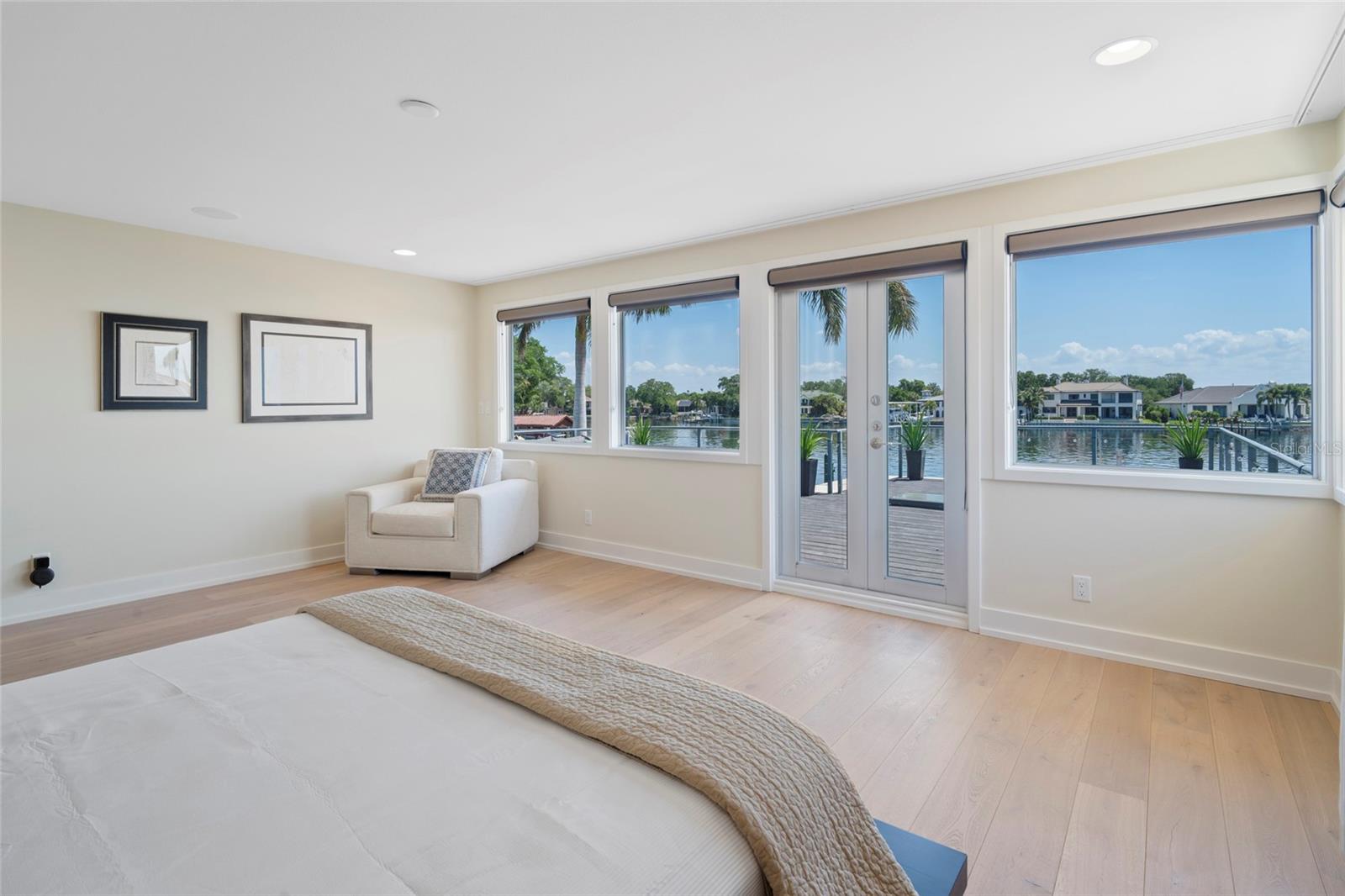 10 BRIGHTWATERS CIR NE, ST PETERSBURG, FL, 33704