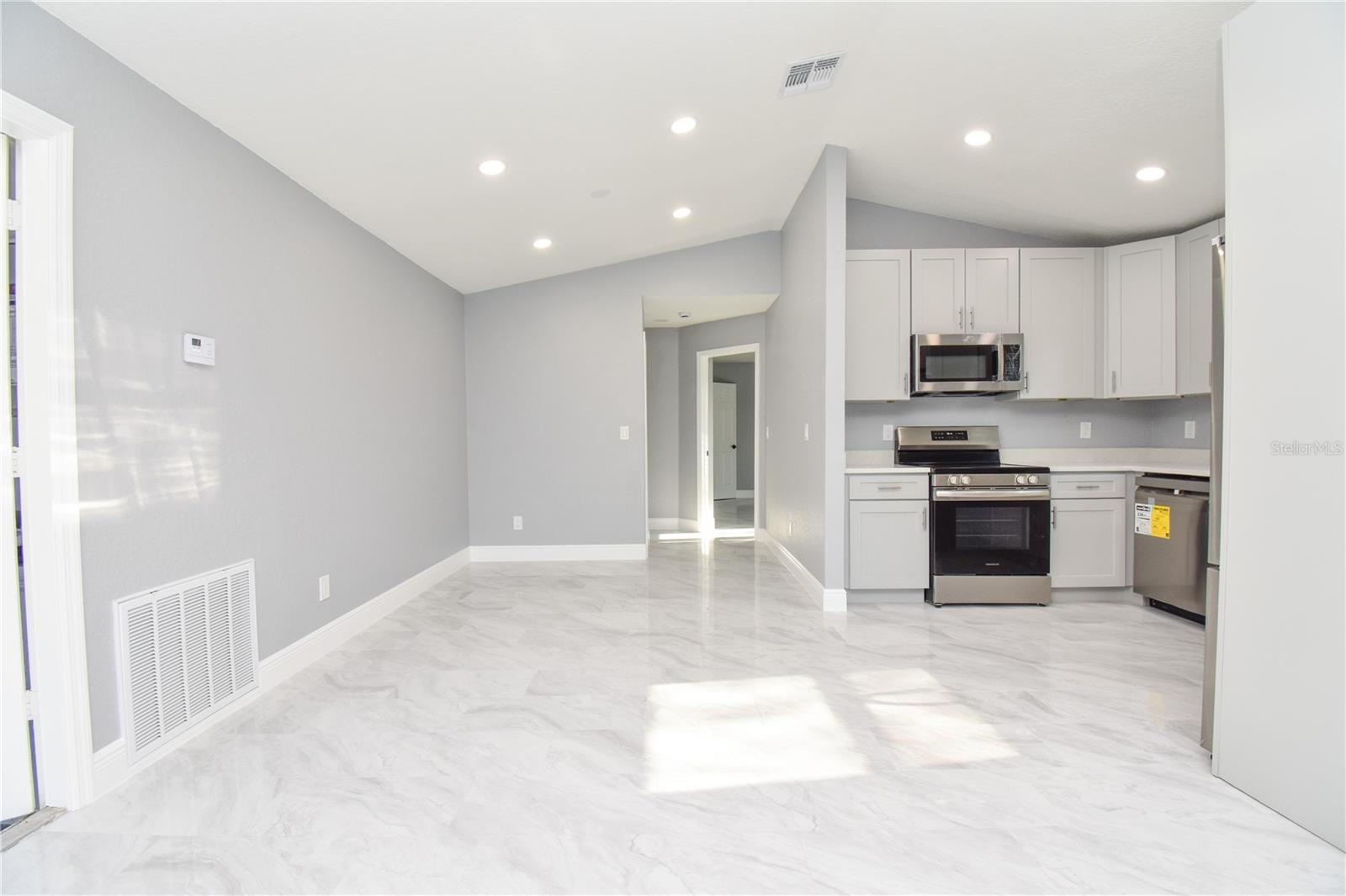 316 BETTY LN, MASCOTTE, FL, 34753