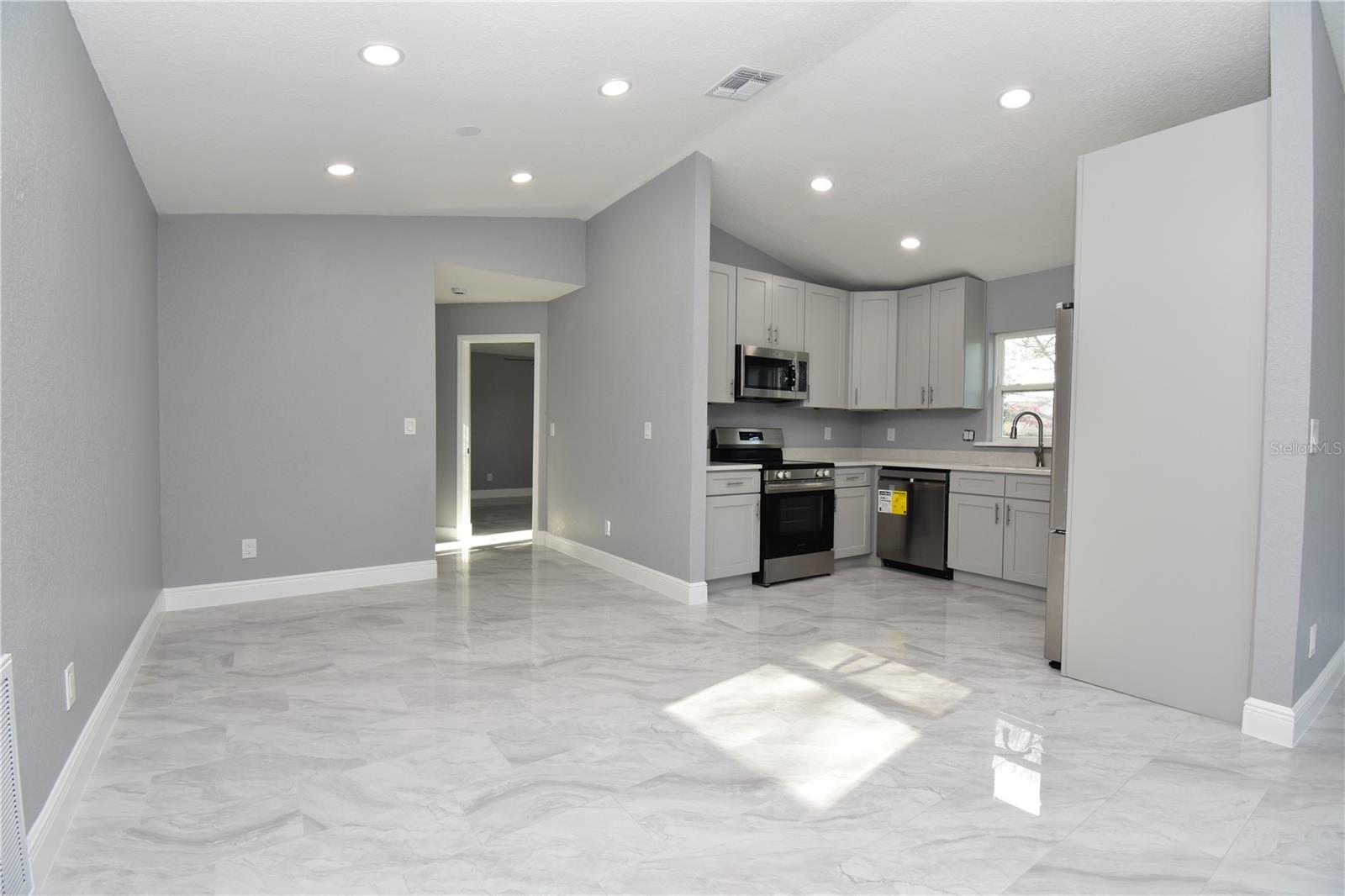316 BETTY LN, MASCOTTE, FL, 34753