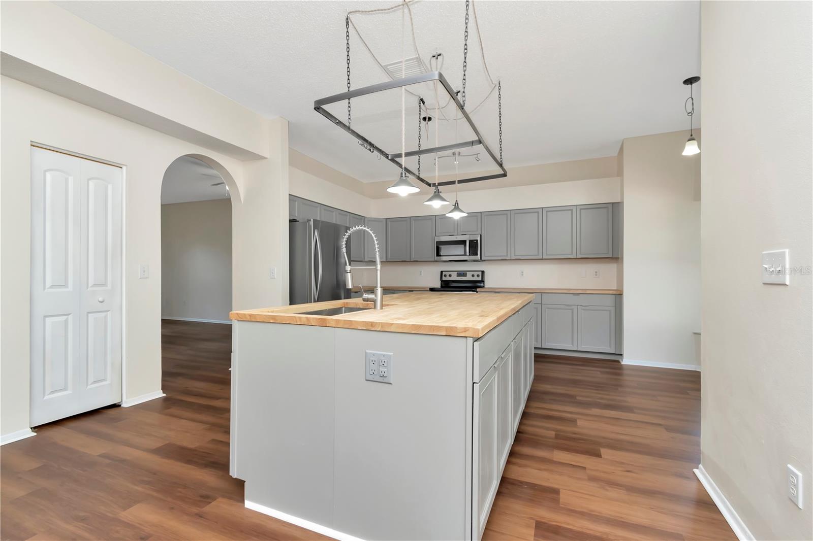 12653 LONGCREST DR, RIVERVIEW, FL, 33579