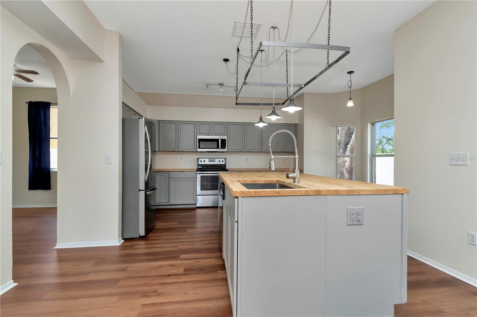 12653 LONGCREST DR, RIVERVIEW, FL, 33579