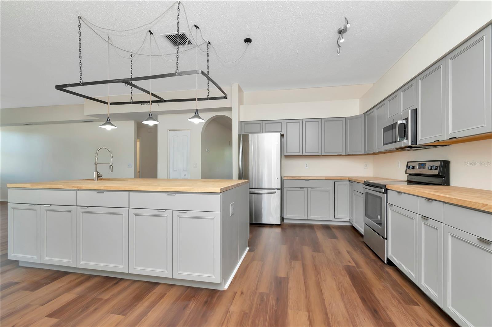 12653 LONGCREST DR, RIVERVIEW, FL, 33579