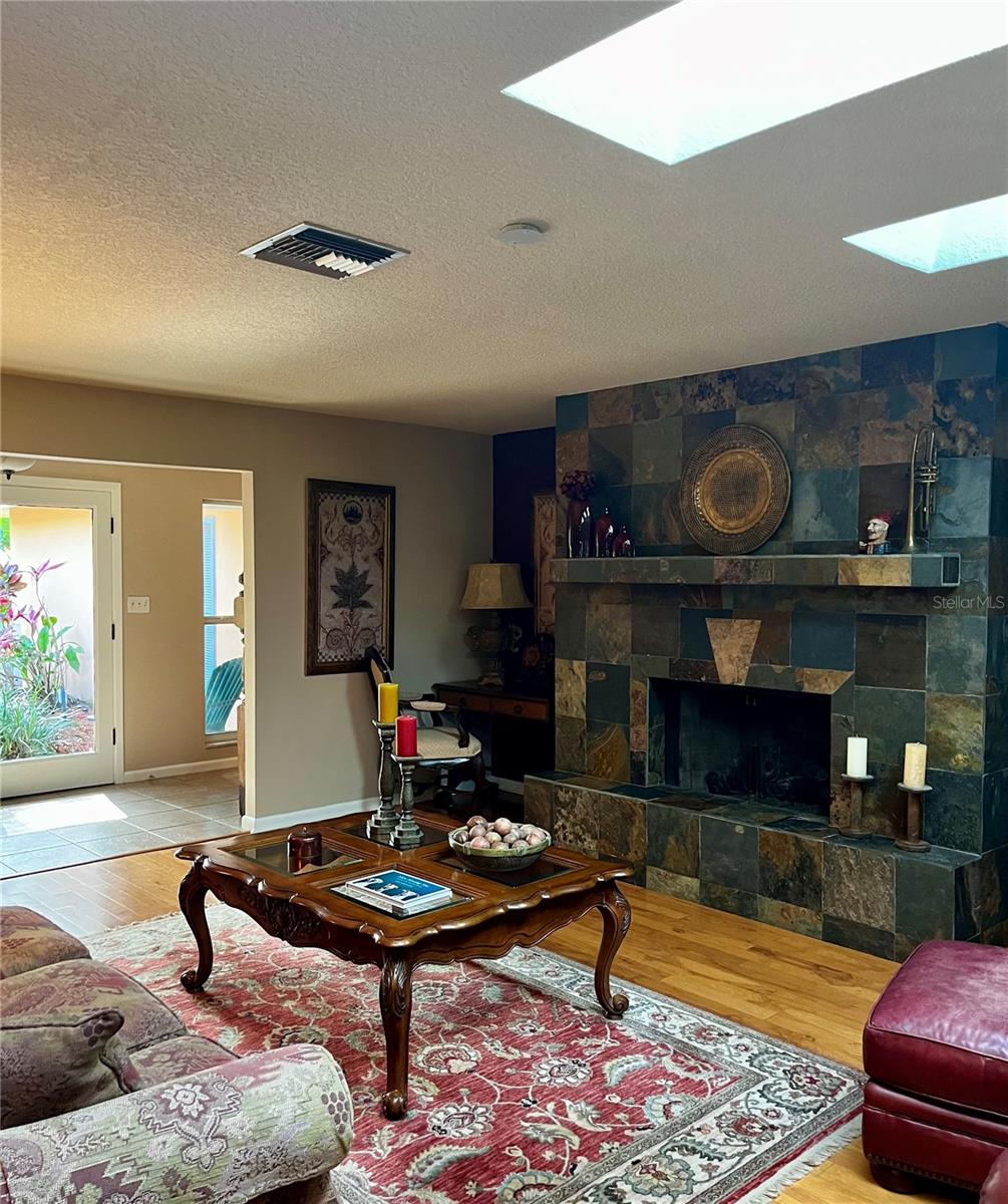 2121 SUZANNE DR, MOUNT DORA, FL, 32757