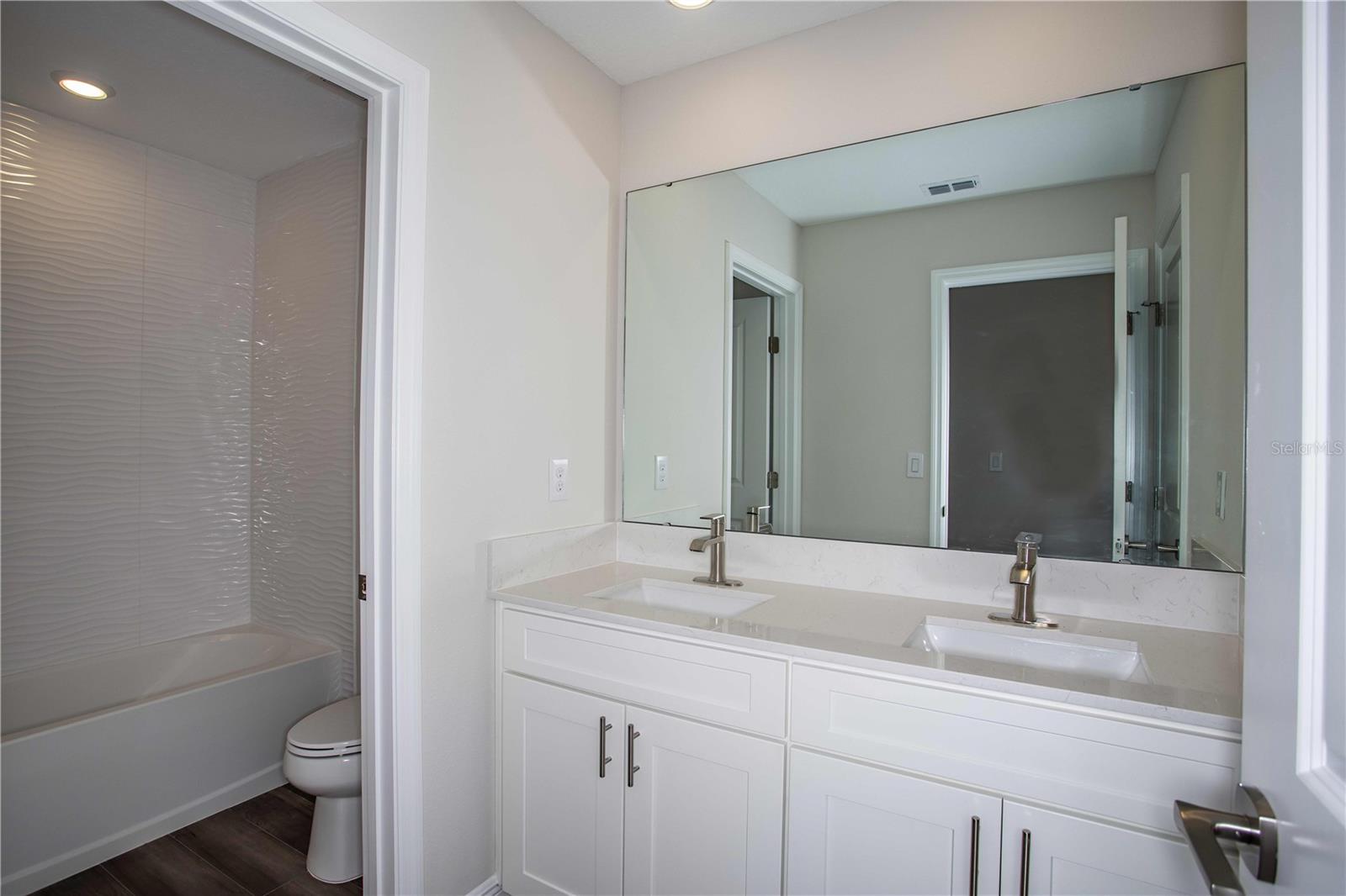 10243 FIELDSTONE MYRTLE WAY, SAN ANTONIO, FL, 33576