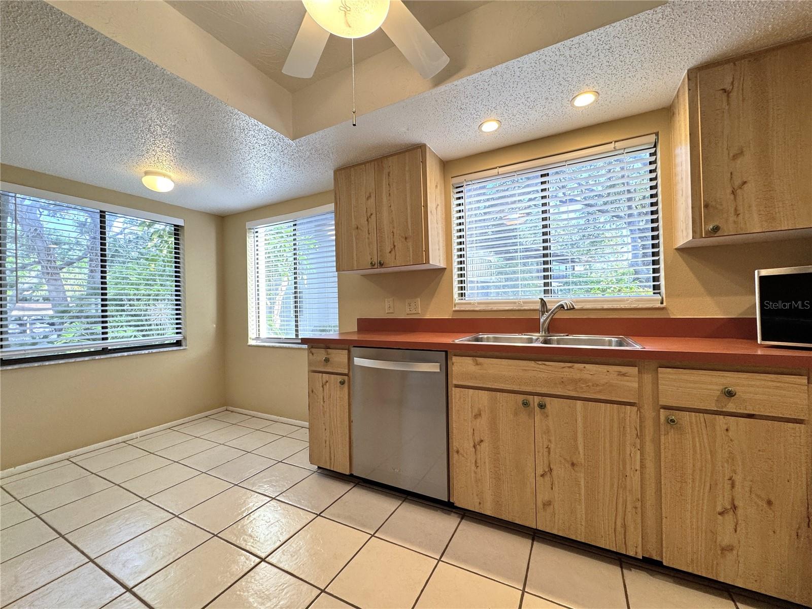 6466 SEAGULL DR #323, BRADENTON, FL, 34210