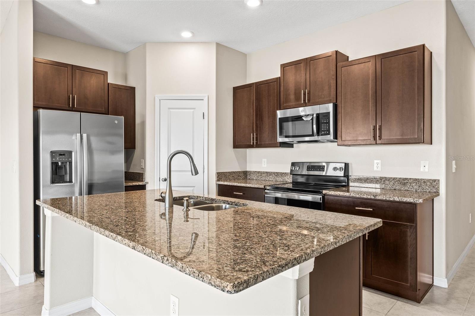16633 SUNBURST LAKE ST S, WIMAUMA, FL, 33598