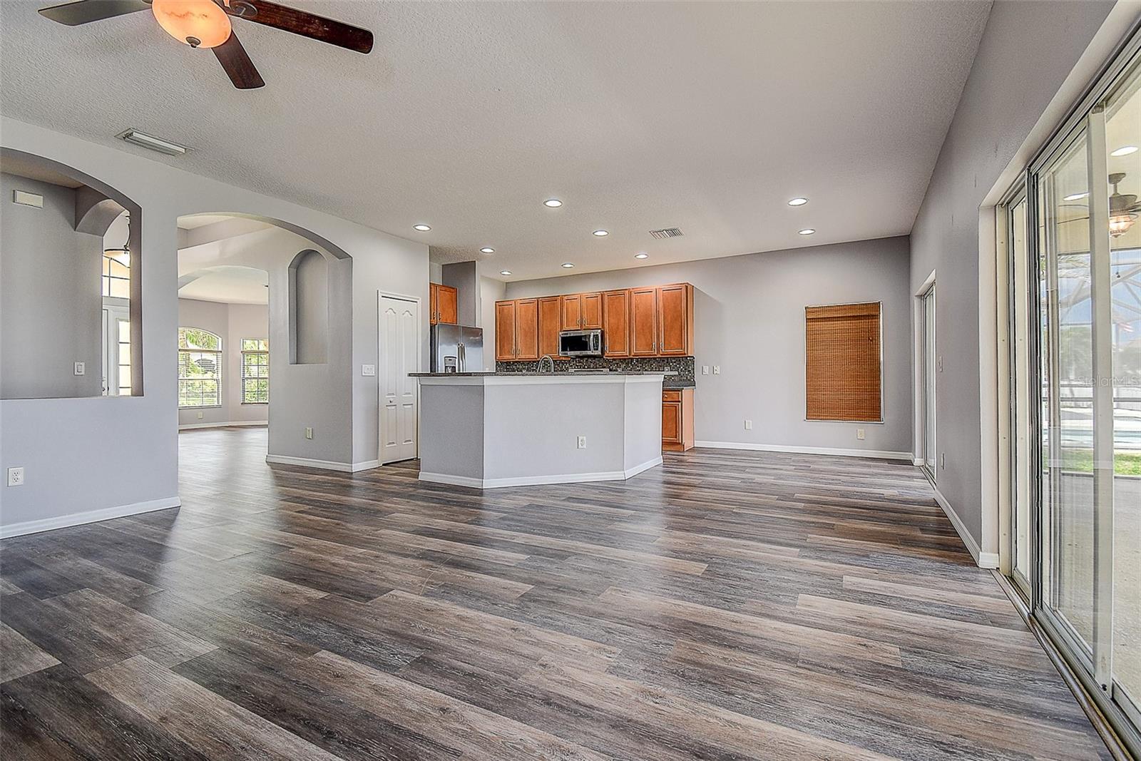 1820 MIRA LAGO CIR, RUSKIN, FL, 33570