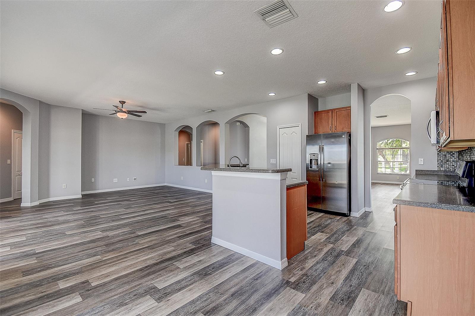 1820 MIRA LAGO CIR, RUSKIN, FL, 33570