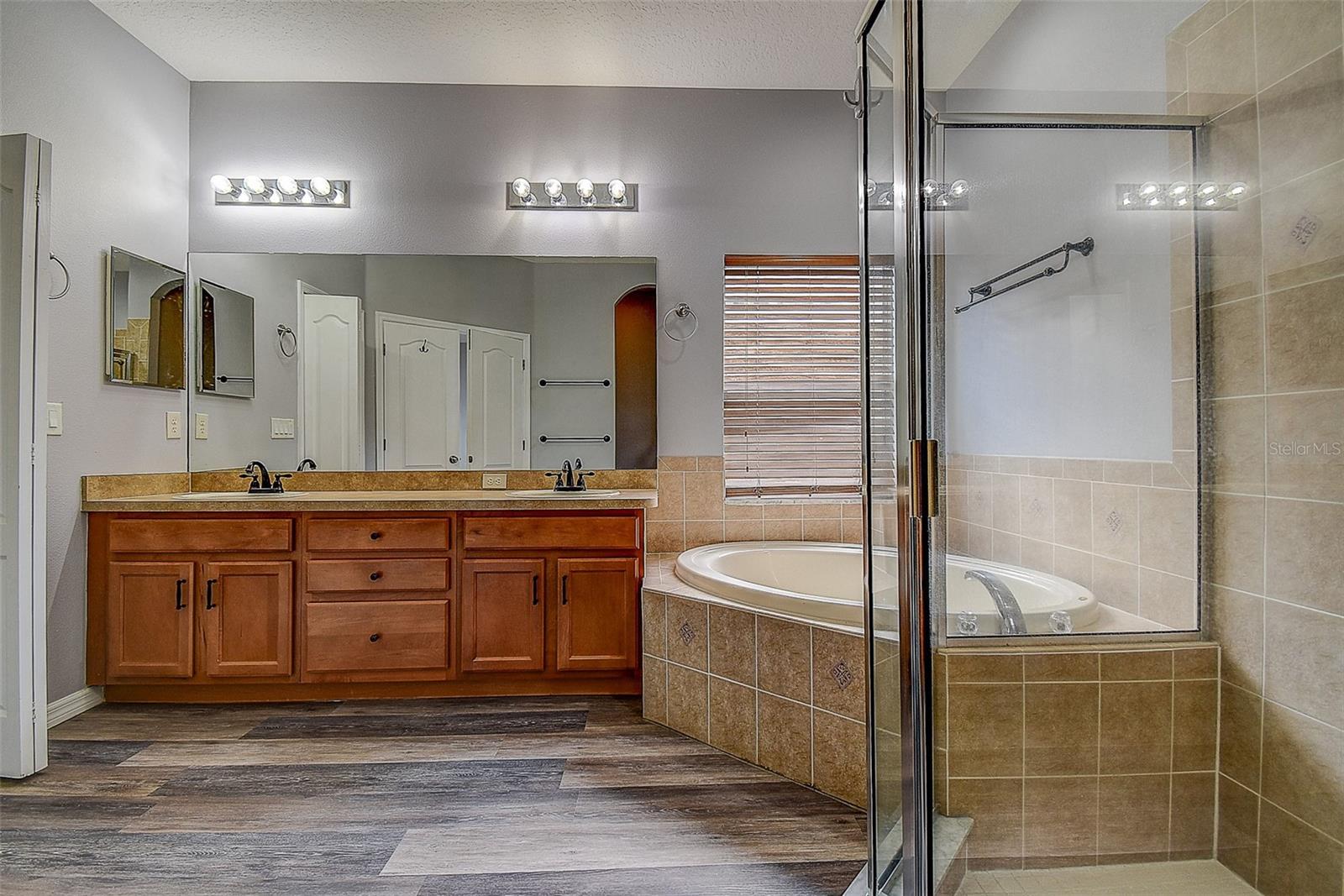 1820 MIRA LAGO CIR, RUSKIN, FL, 33570