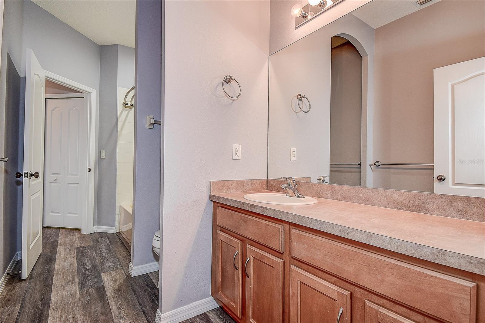 1820 MIRA LAGO CIR, RUSKIN, FL, 33570