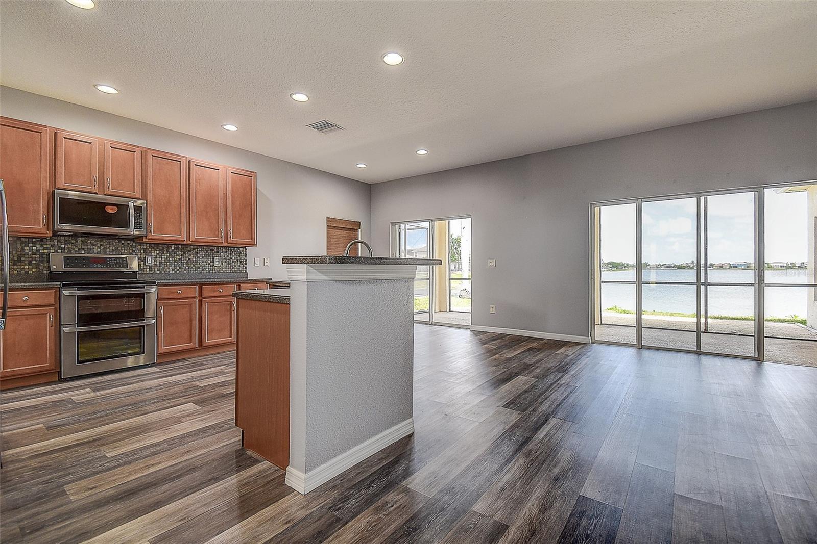 1820 MIRA LAGO CIR, RUSKIN, FL, 33570