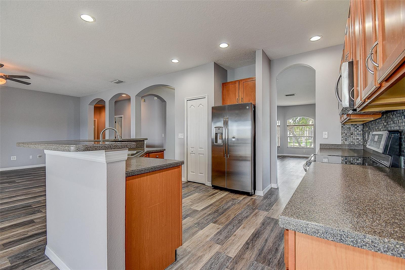 1820 MIRA LAGO CIR, RUSKIN, FL, 33570