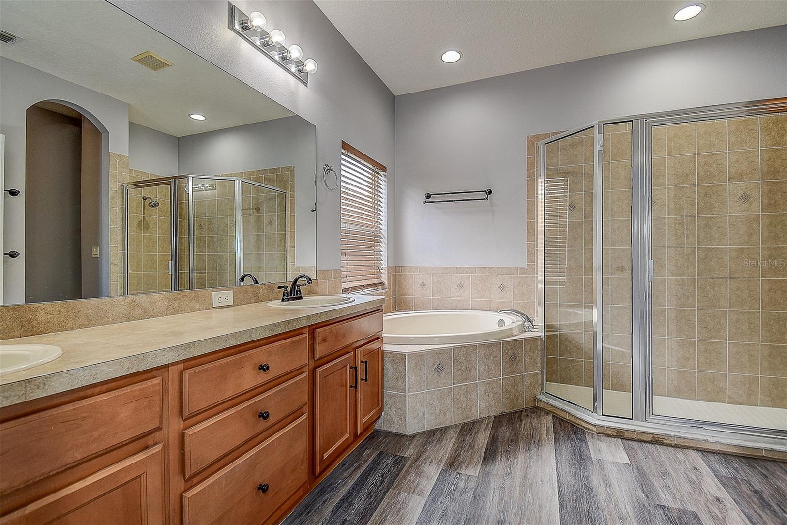 1820 MIRA LAGO CIR, RUSKIN, FL, 33570